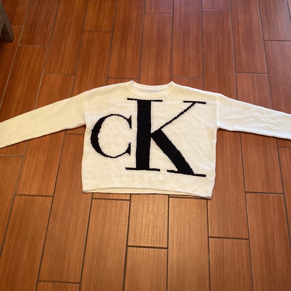 Calvin Klein oversize sweater size small - Picture 6 of 12